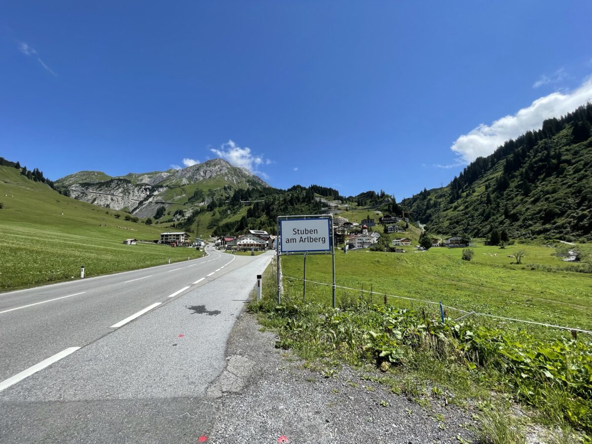Arlbergrunde mit Bahn, Bus und zu Fuß